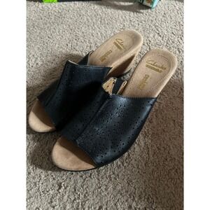 Woman's size 7 Clarks wedge
